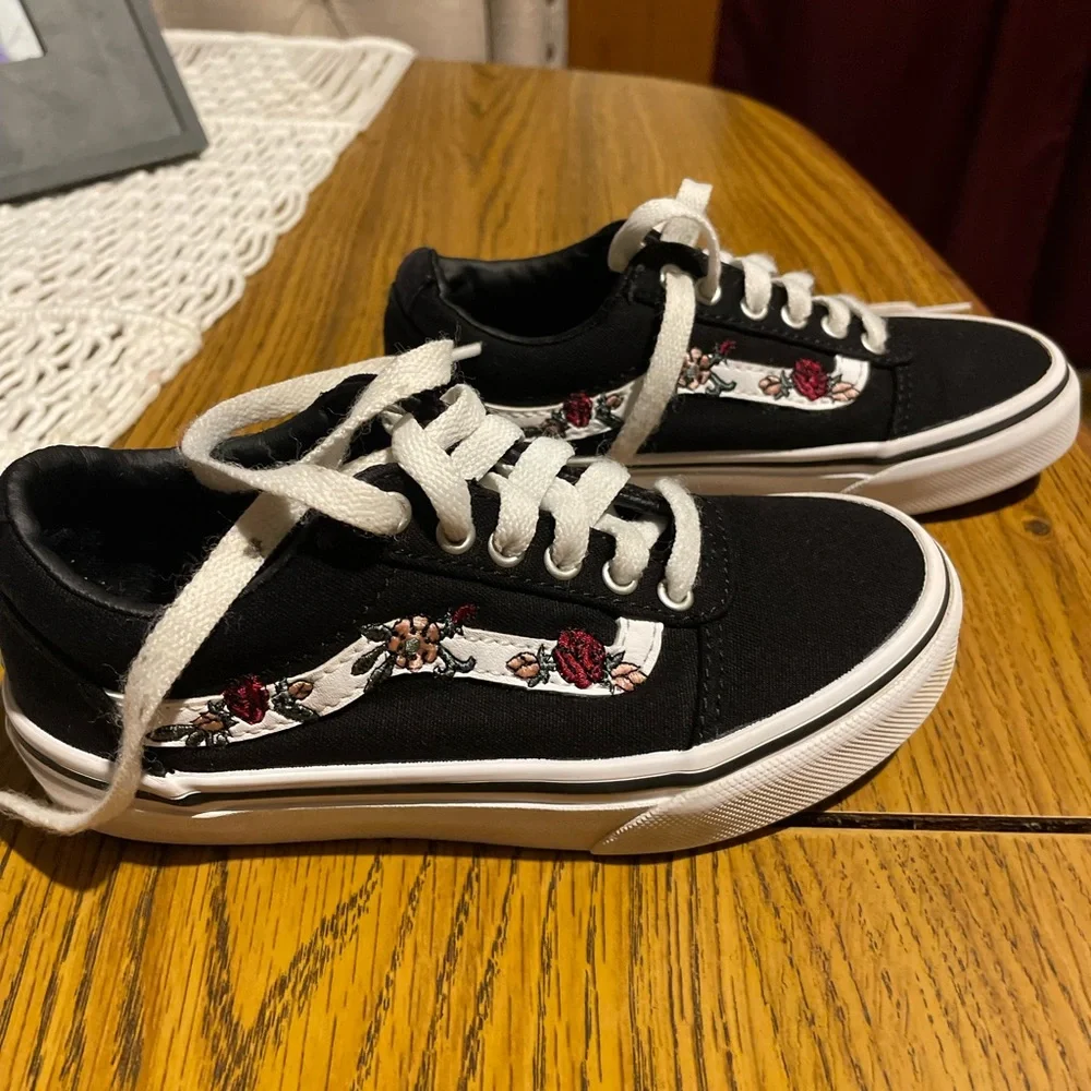 Iike new childrens vans! - Picture 3 of 4